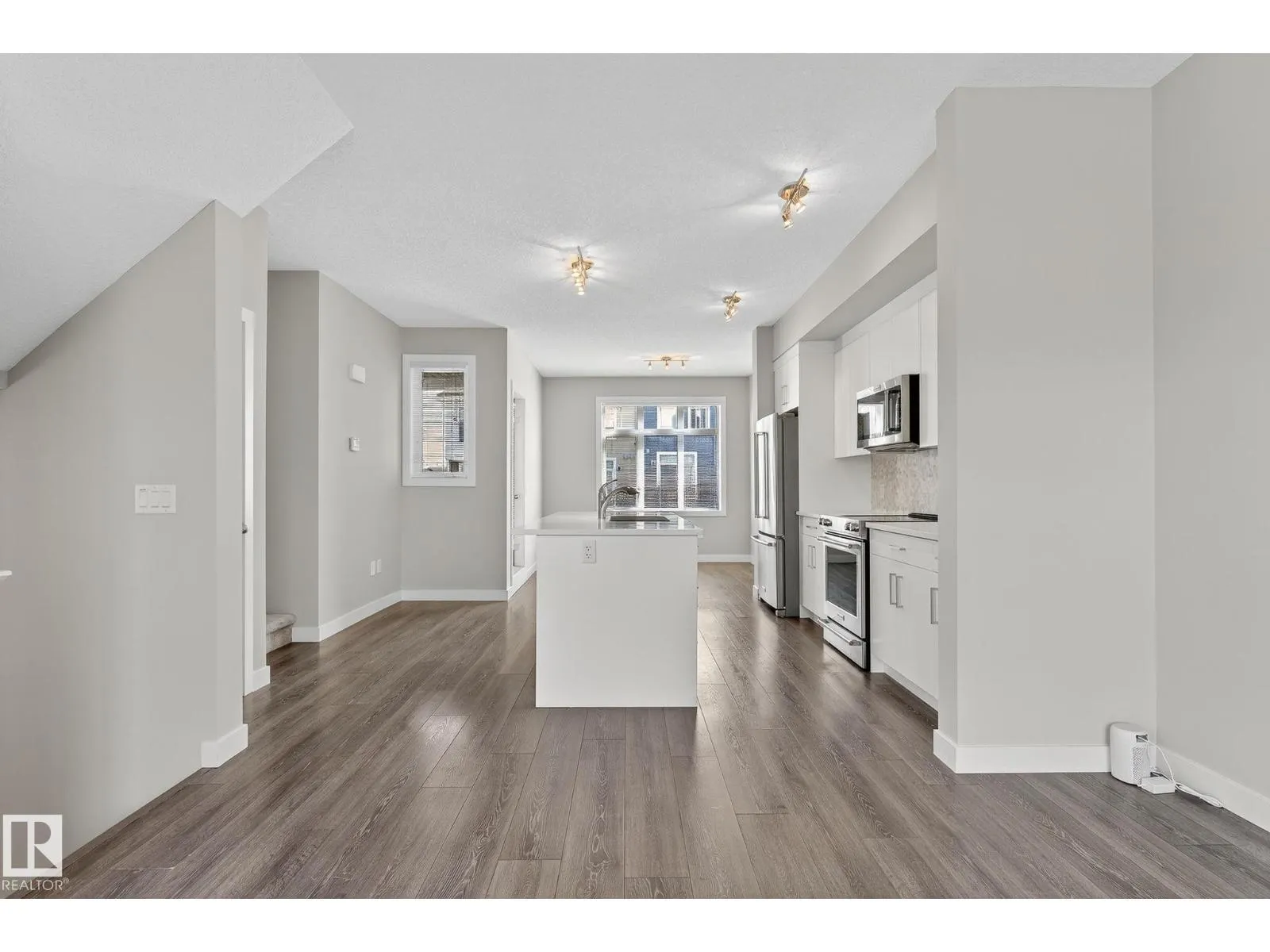 #12 600 BELLEROSE DR