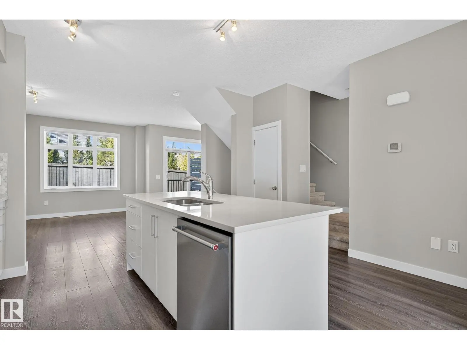 #12 600 BELLEROSE DR