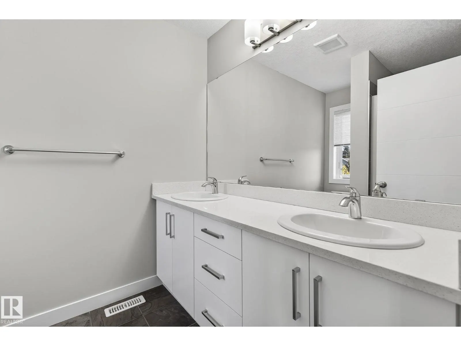 #12 600 BELLEROSE DR