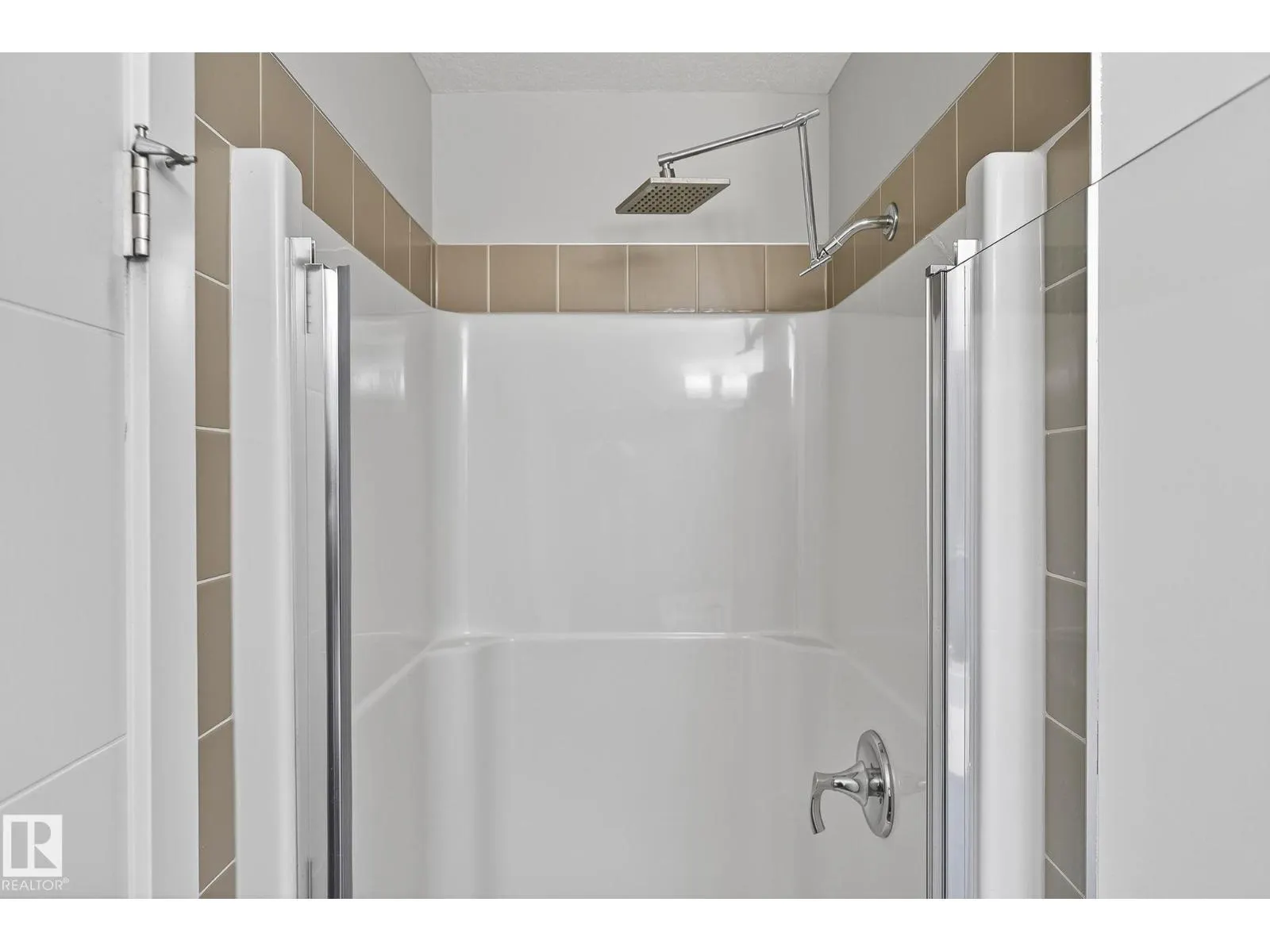 #12 600 BELLEROSE DR