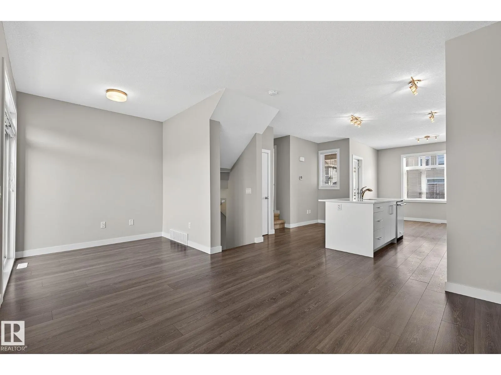 #12 600 BELLEROSE DR