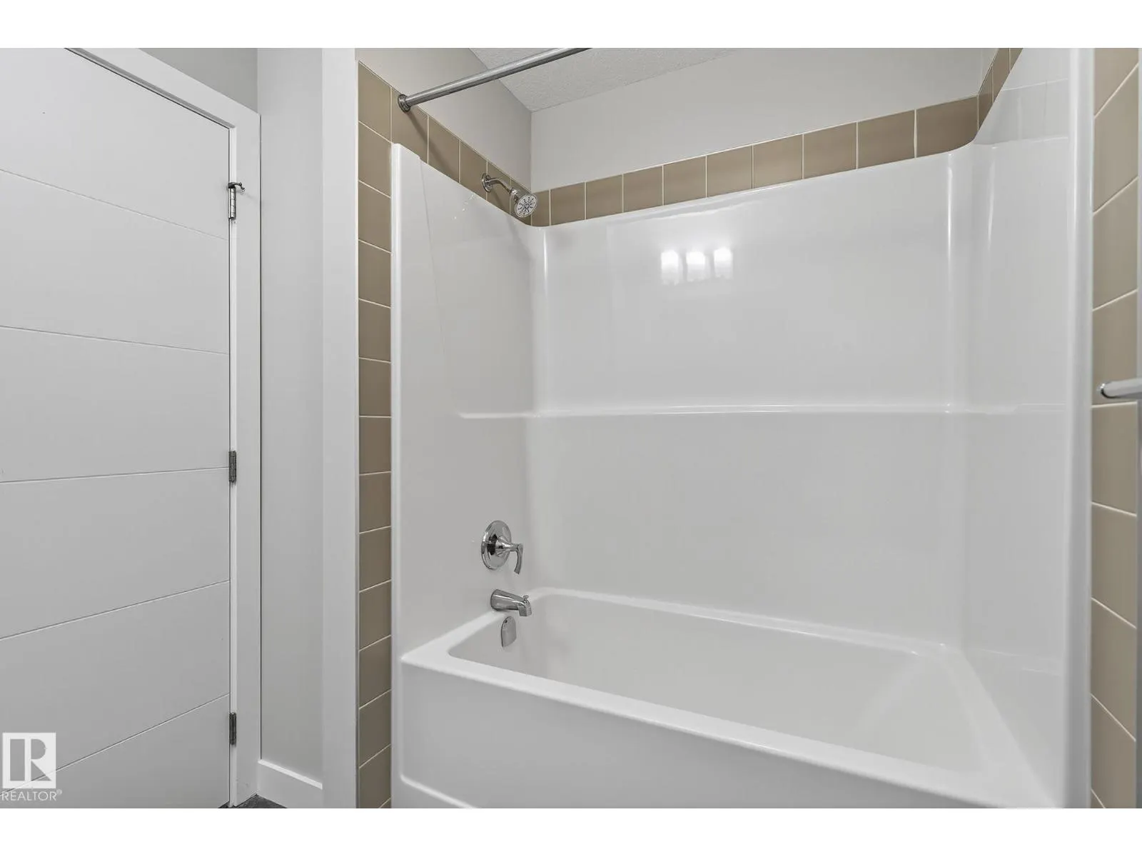 #12 600 BELLEROSE DR