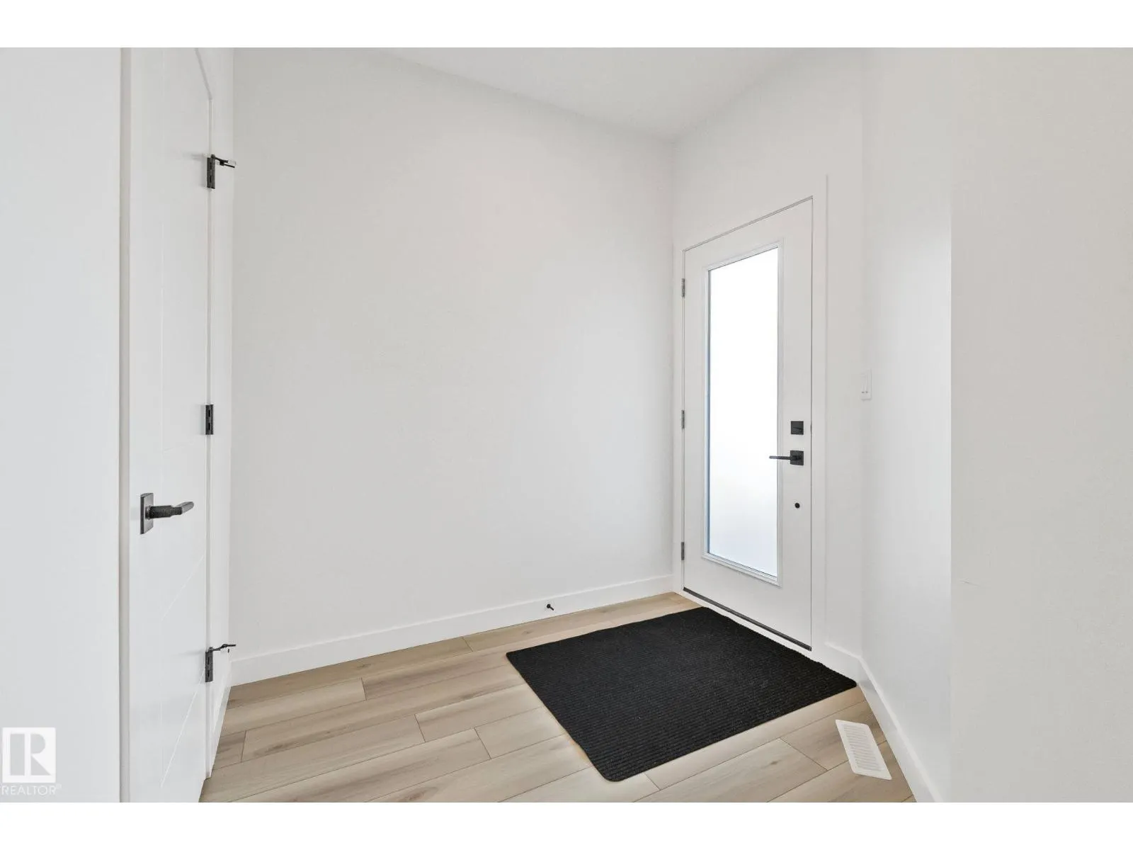 104 Royal ST