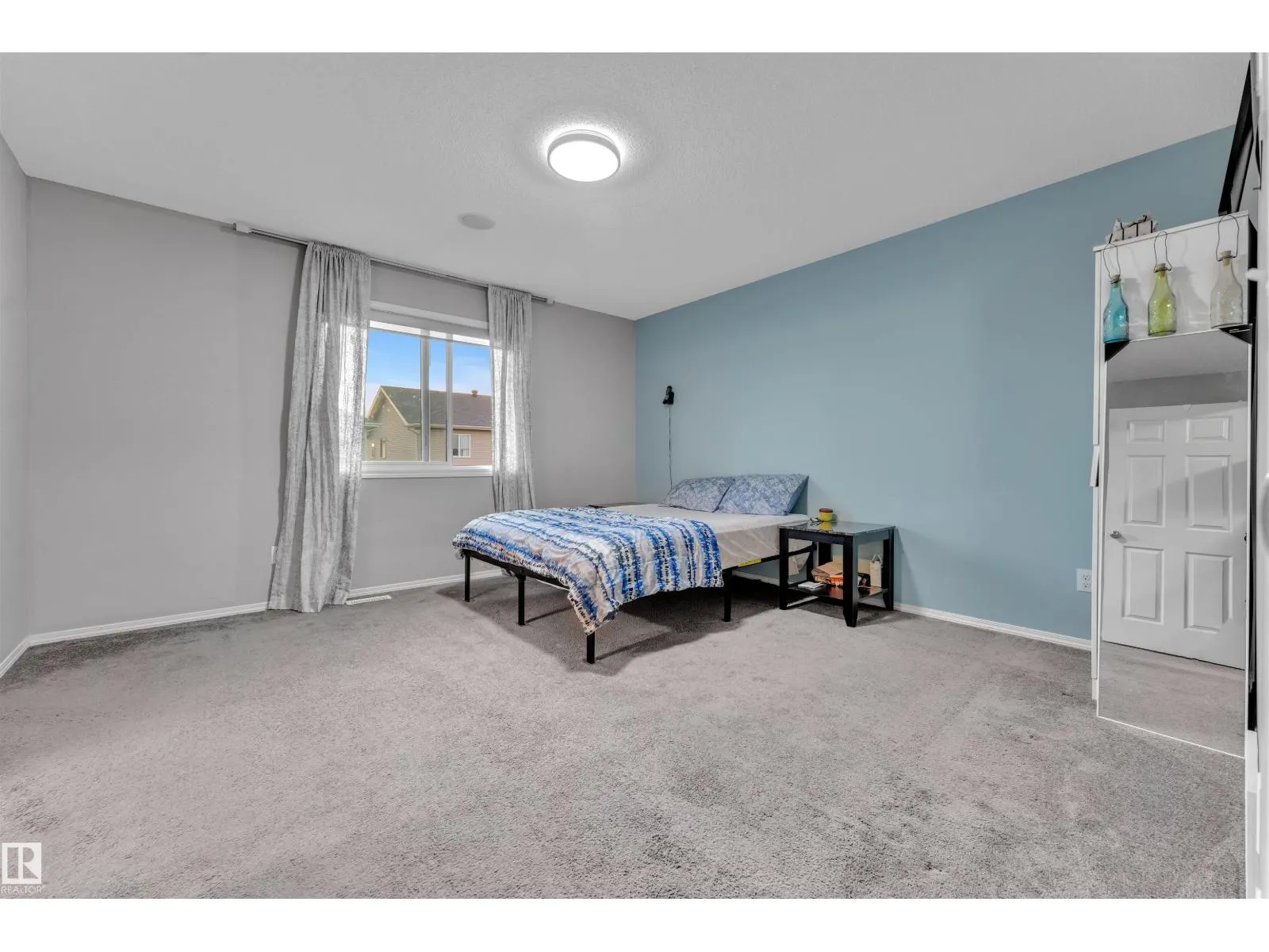 2810 15 ST NW