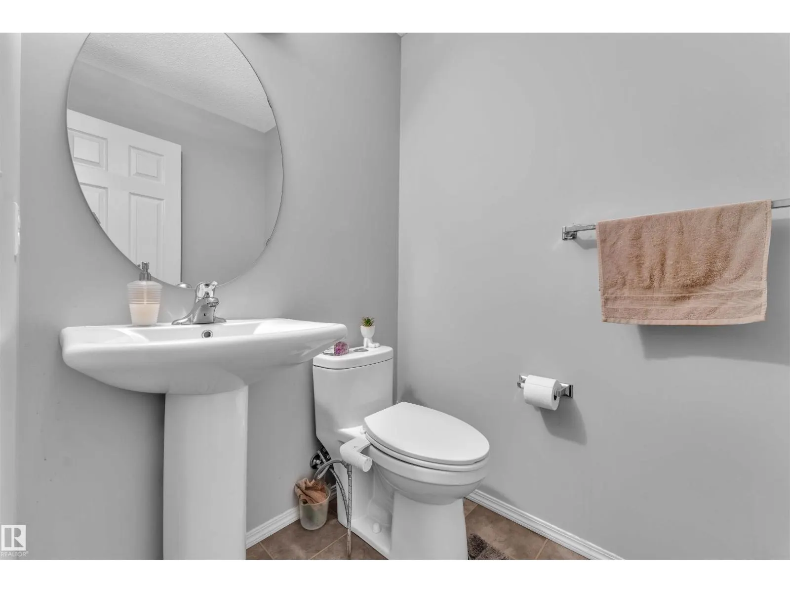 2810 15 ST NW