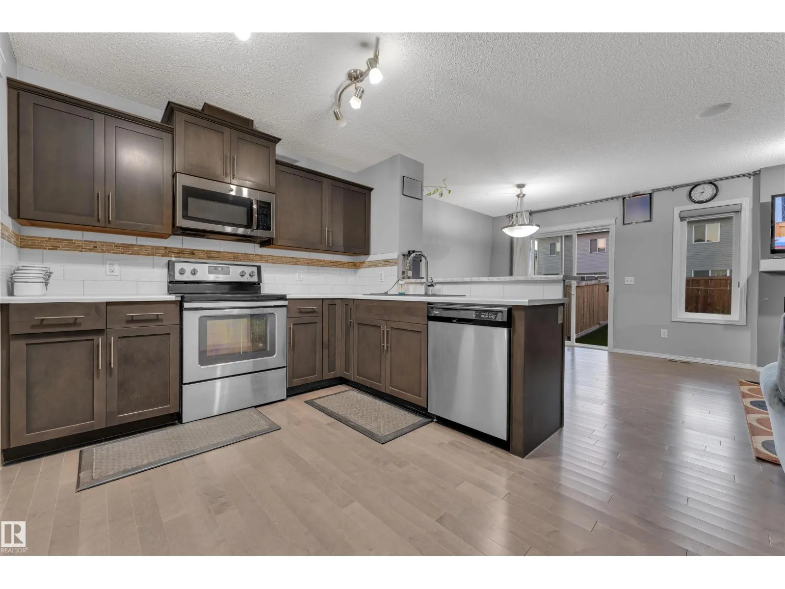 2810 15 ST NW