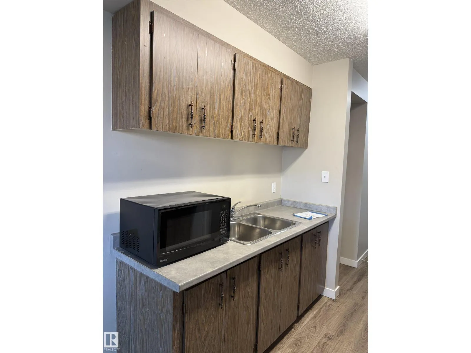 #103 10305 108 AV NW