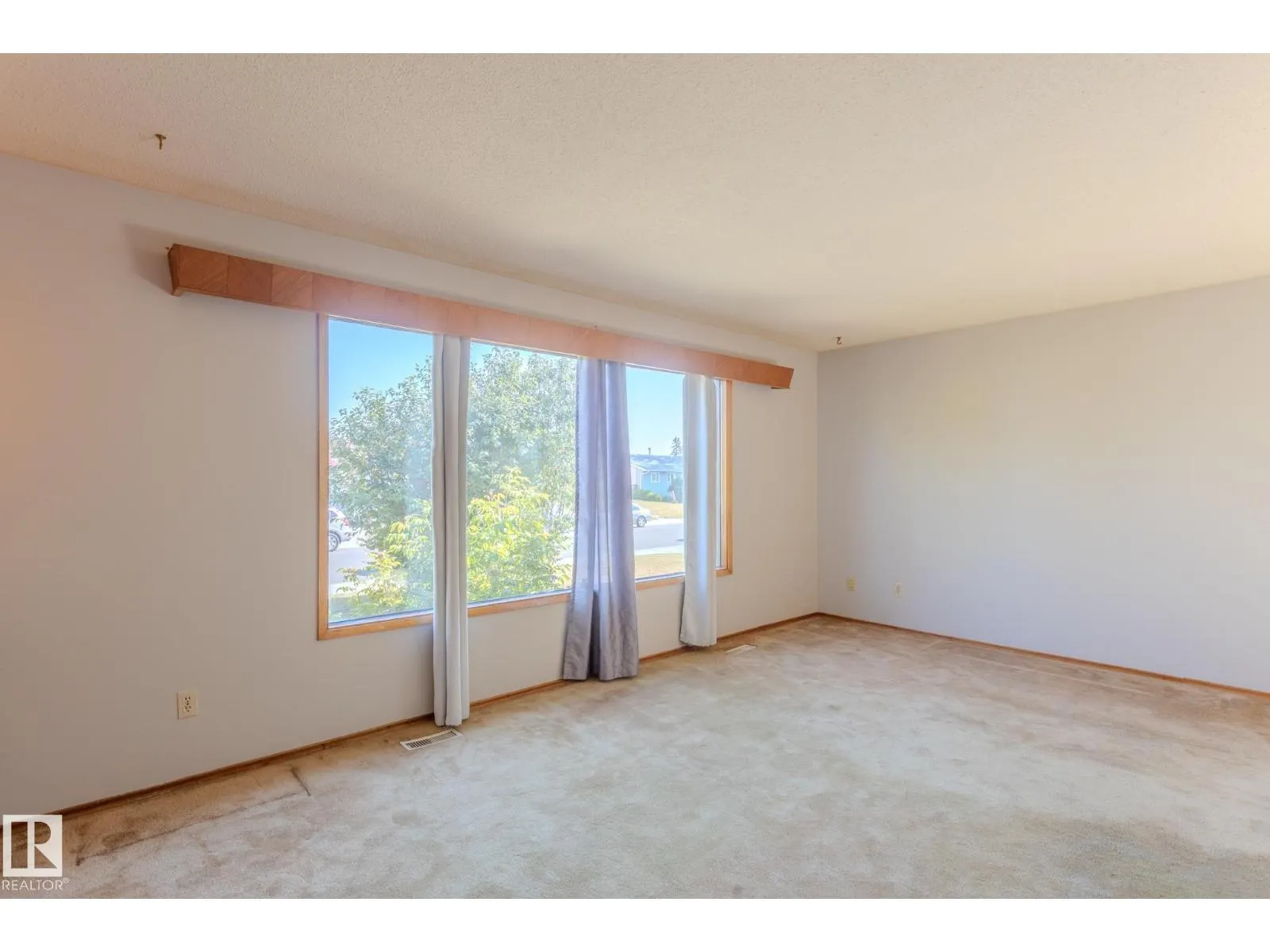 12920 87 ST NW
