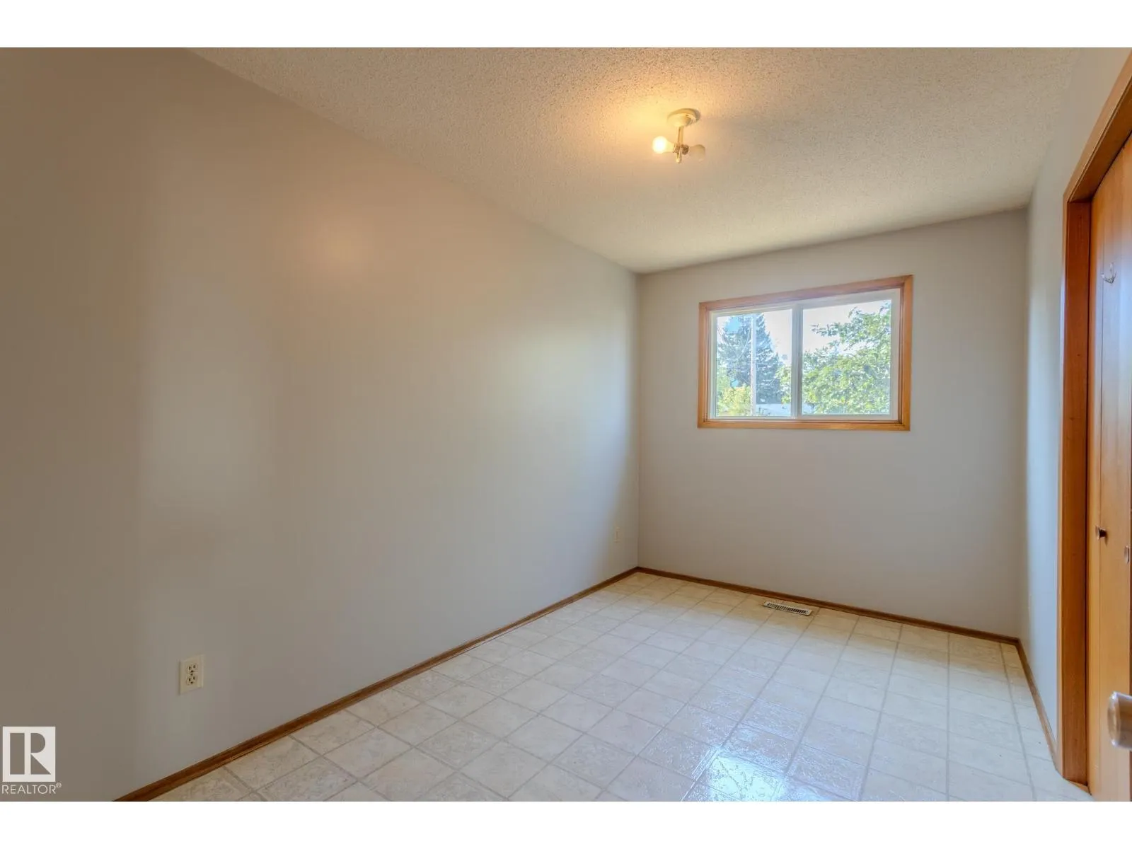 12920 87 ST NW