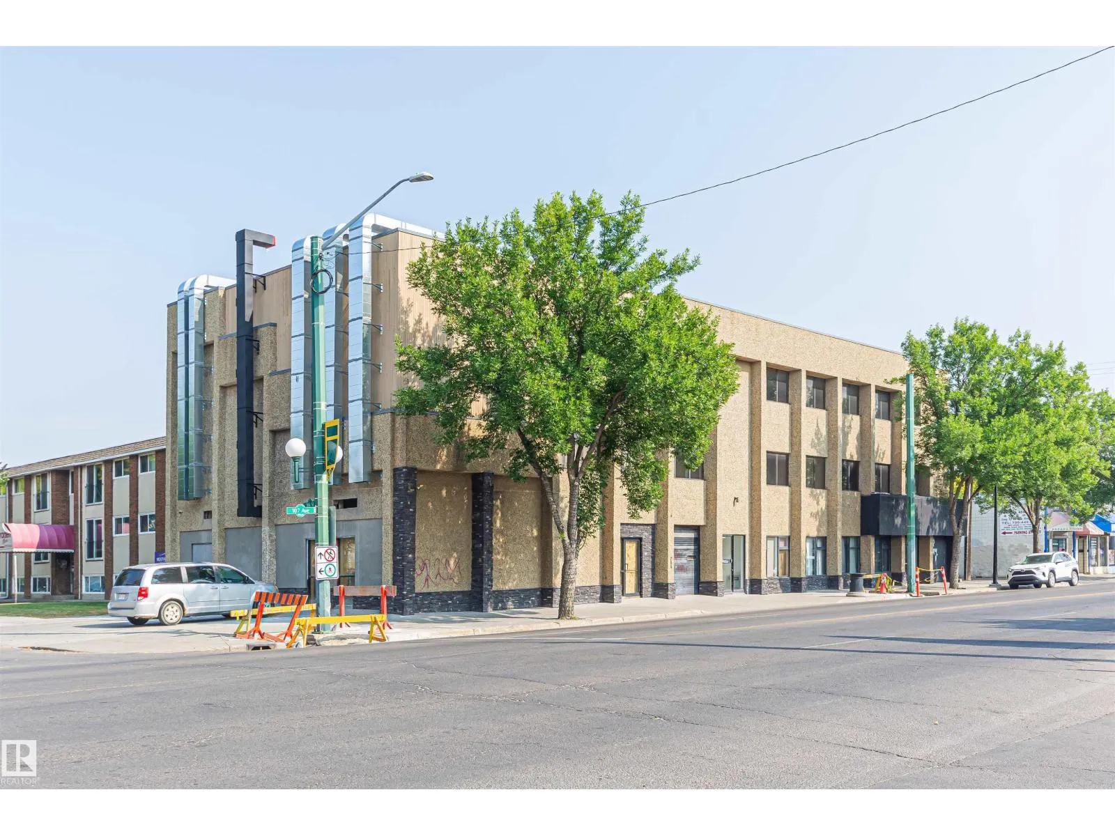 #2nd floor 10508 107 AV NW NW