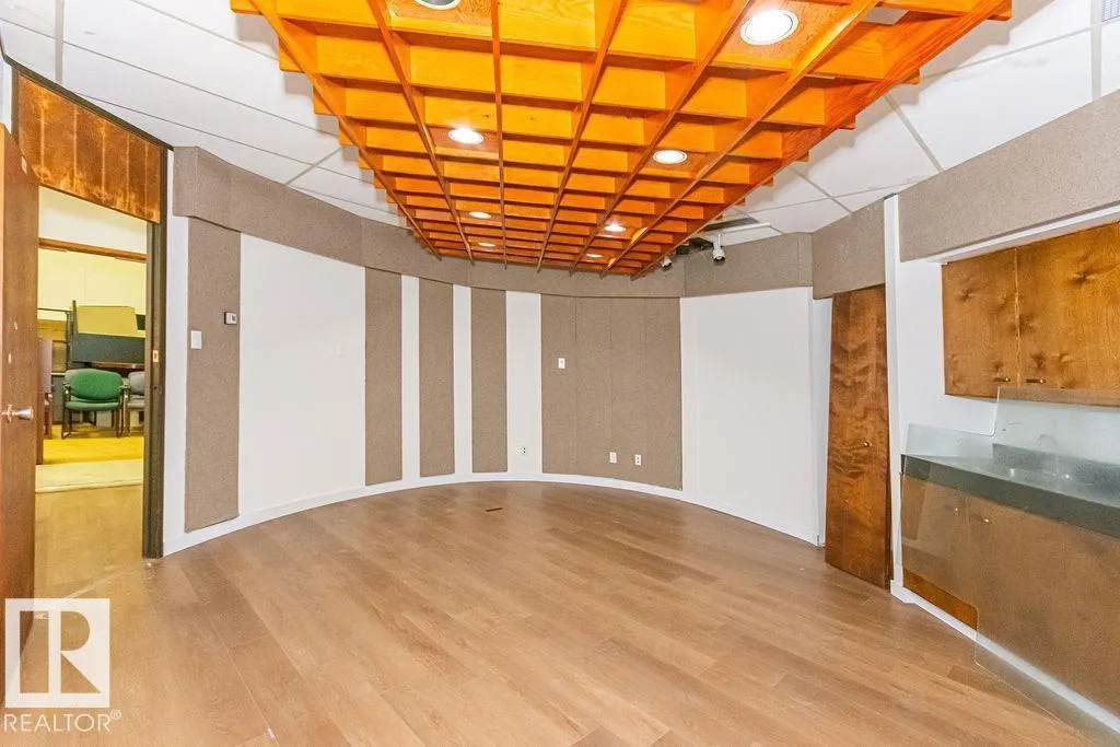 #2nd floor 10508 107 AV NW NW