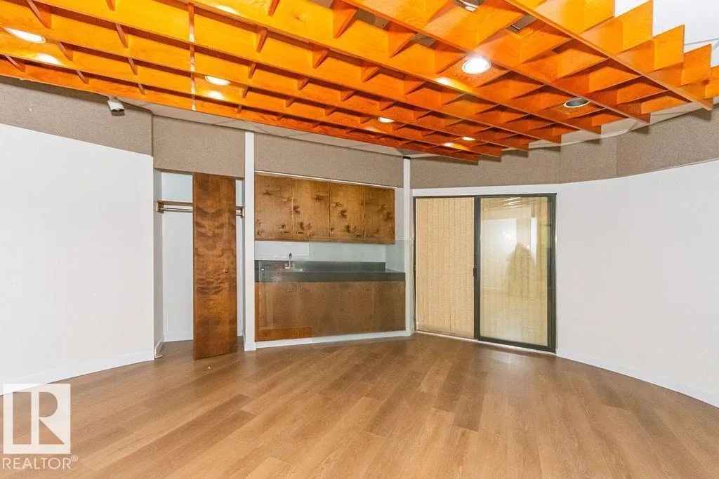 #2nd floor 10508 107 AV NW NW