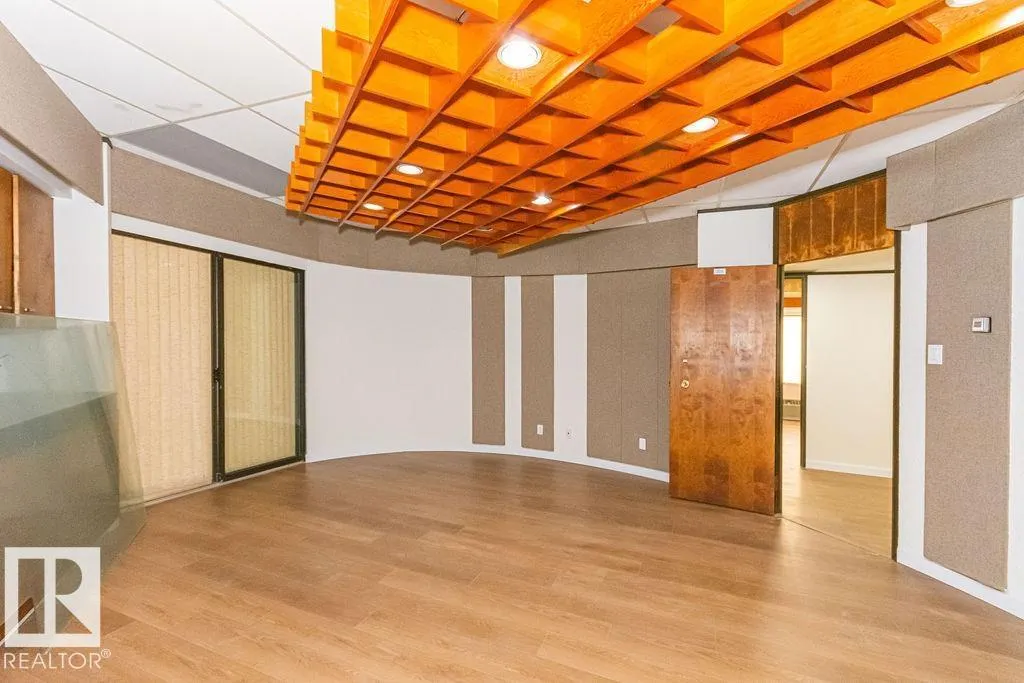 #2nd floor 10508 107 AV NW NW