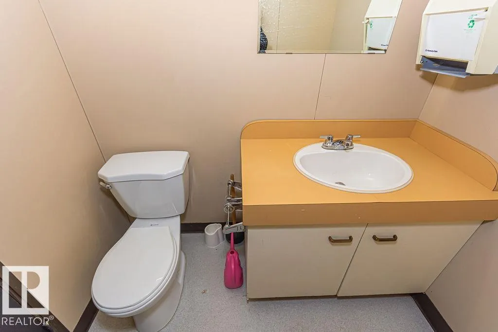 #2nd floor 10508 107 AV NW NW
