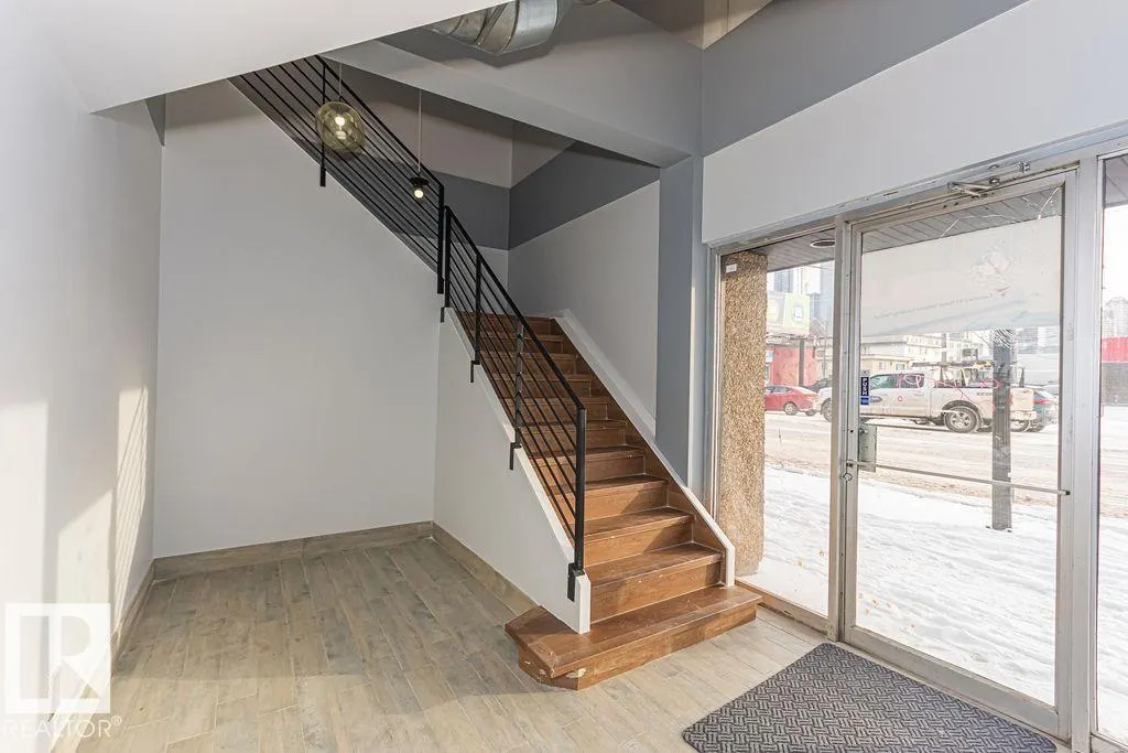 #2nd floor 10508 107 AV NW NW