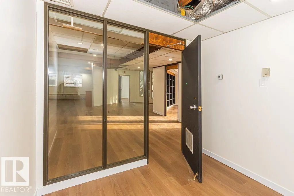 #2nd floor 10508 107 AV NW NW