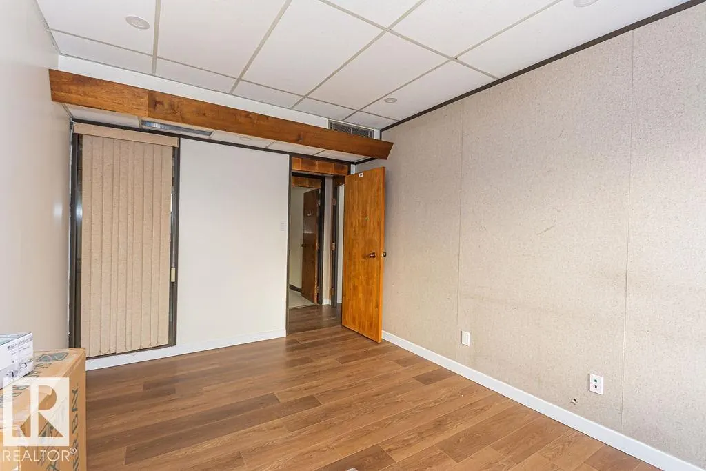 #2nd floor 10508 107 AV NW NW