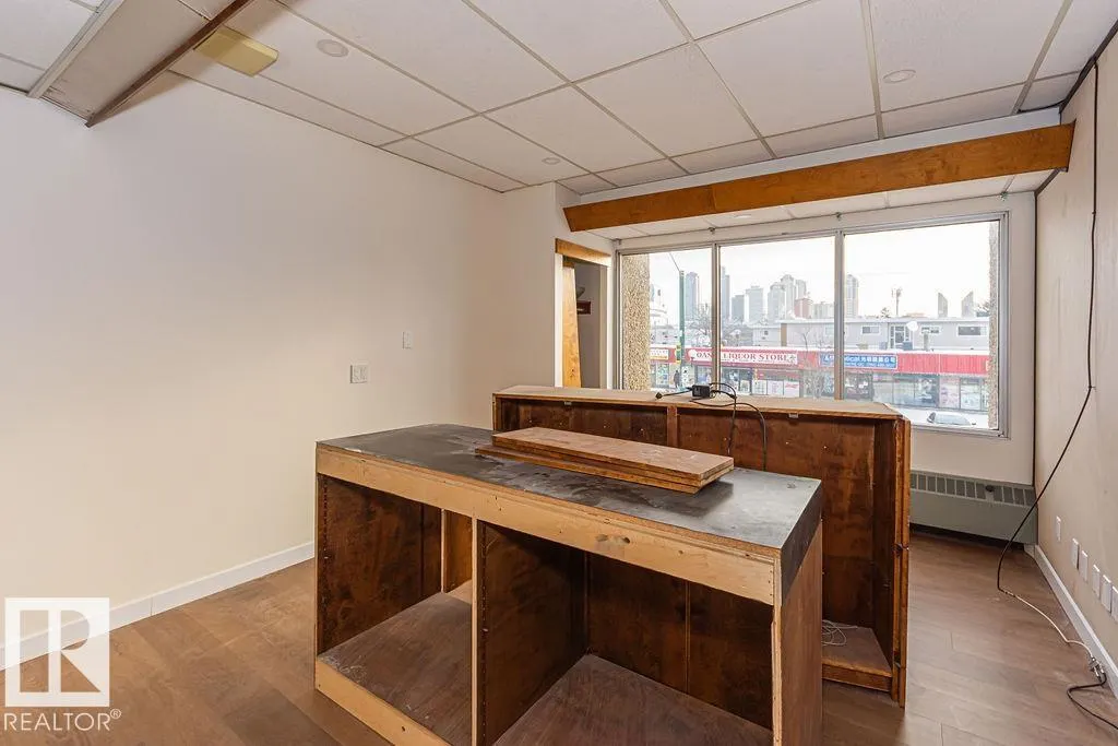 #2nd floor 10508 107 AV NW NW