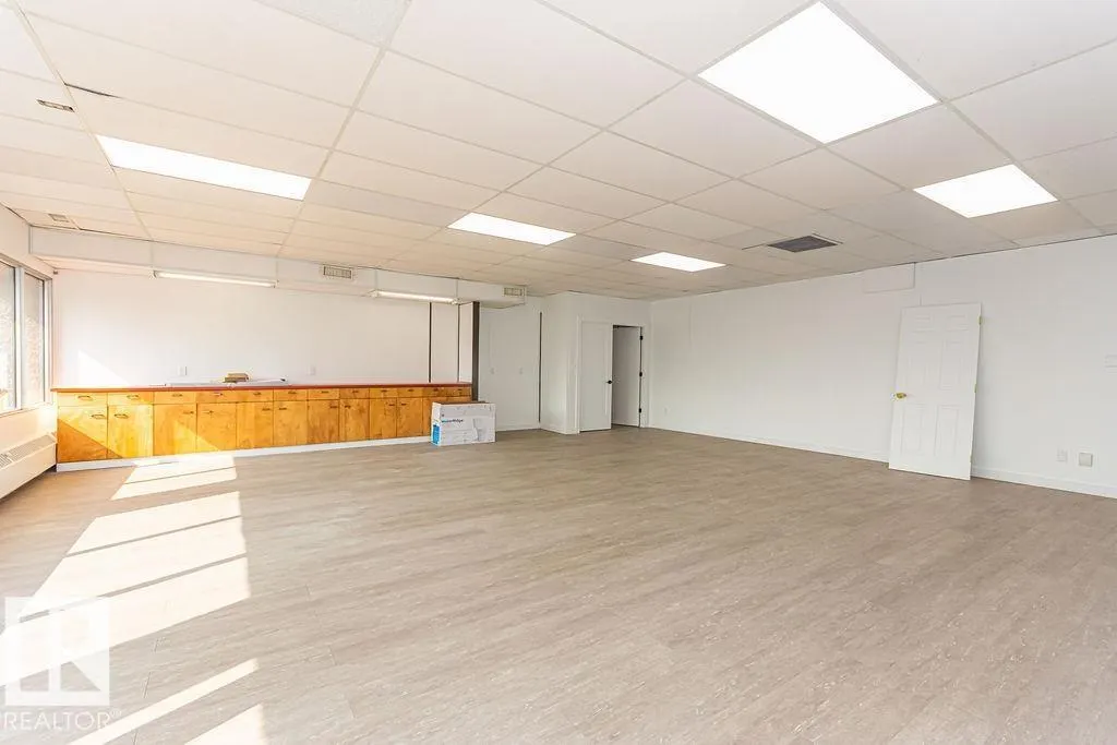 #3rd floor 10508 107 AV NW