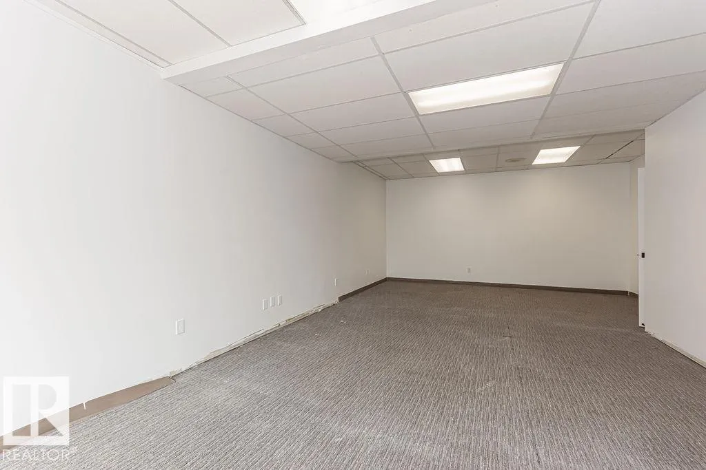 #3rd floor 10508 107 AV NW