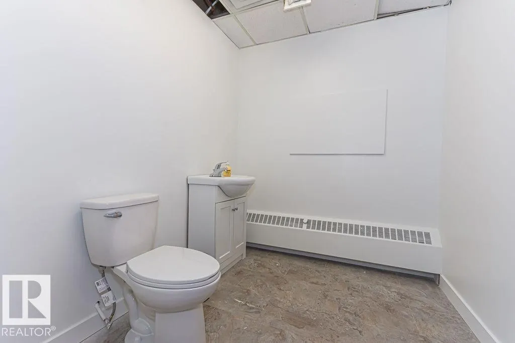 #3rd floor 10508 107 AV NW