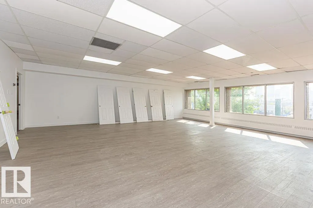 #3rd floor 10508 107 AV NW