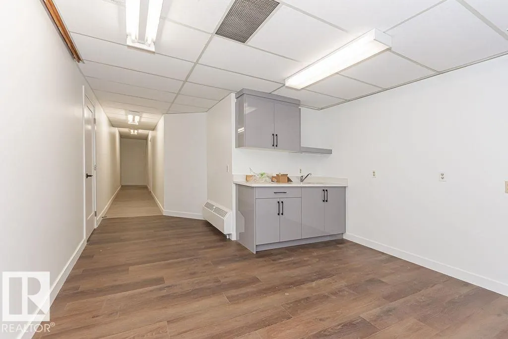 #3rd floor 10508 107 AV NW
