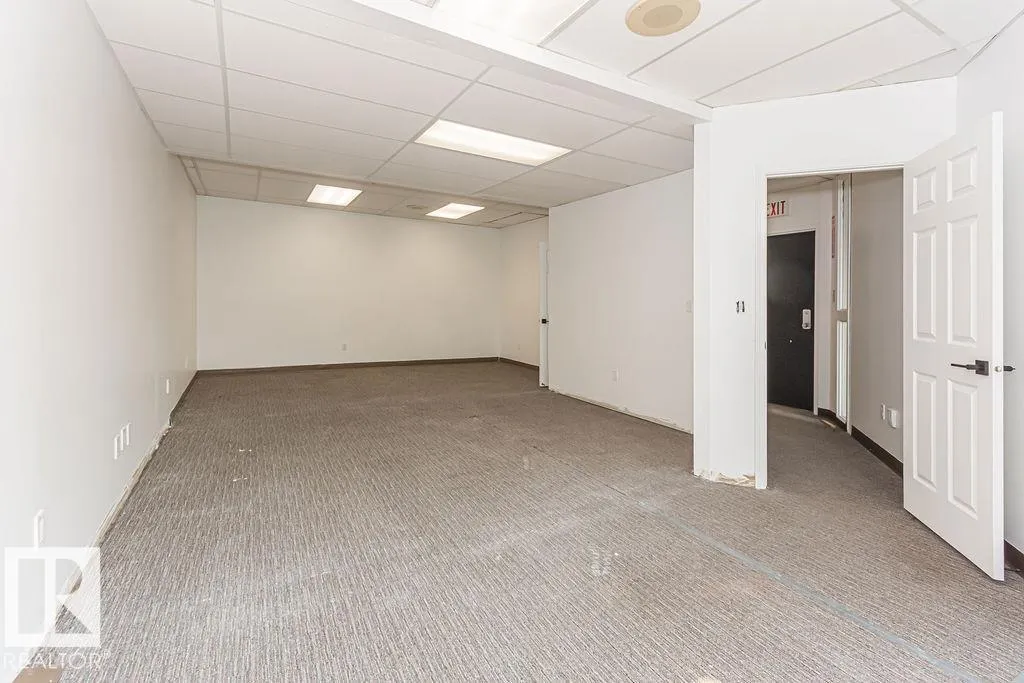 #3rd floor 10508 107 AV NW