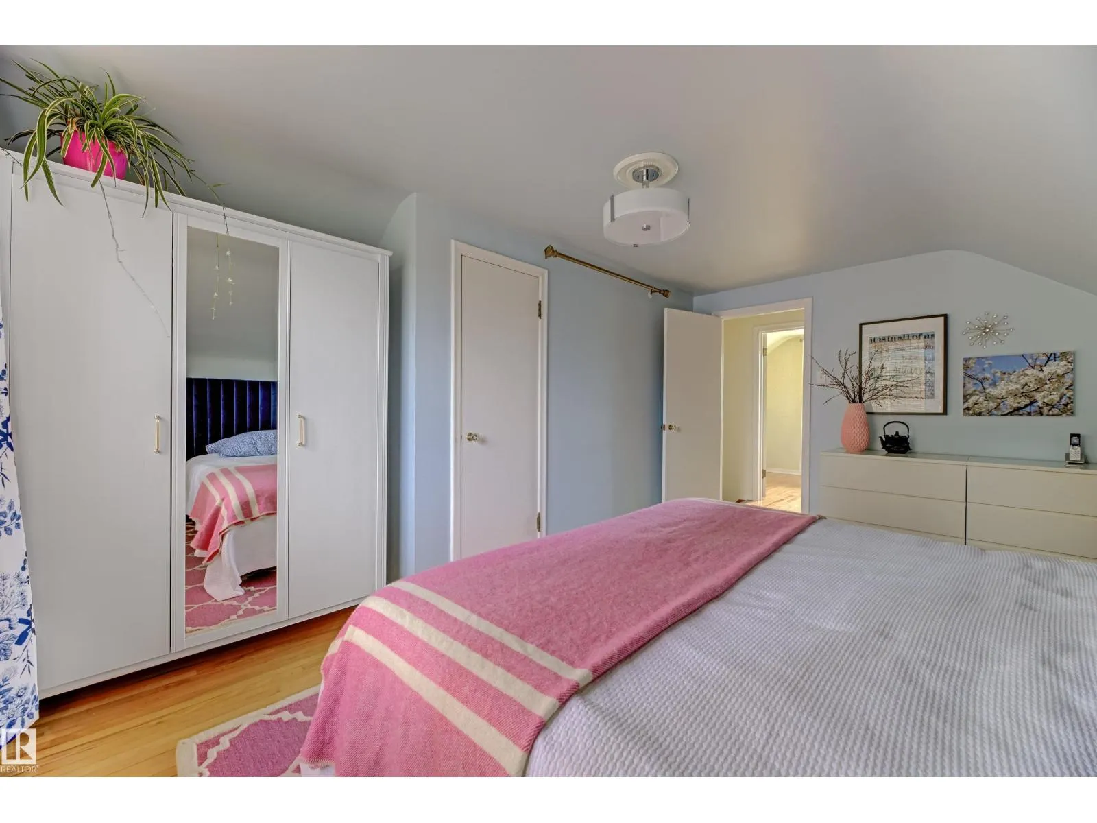 11126 118 ST NW
