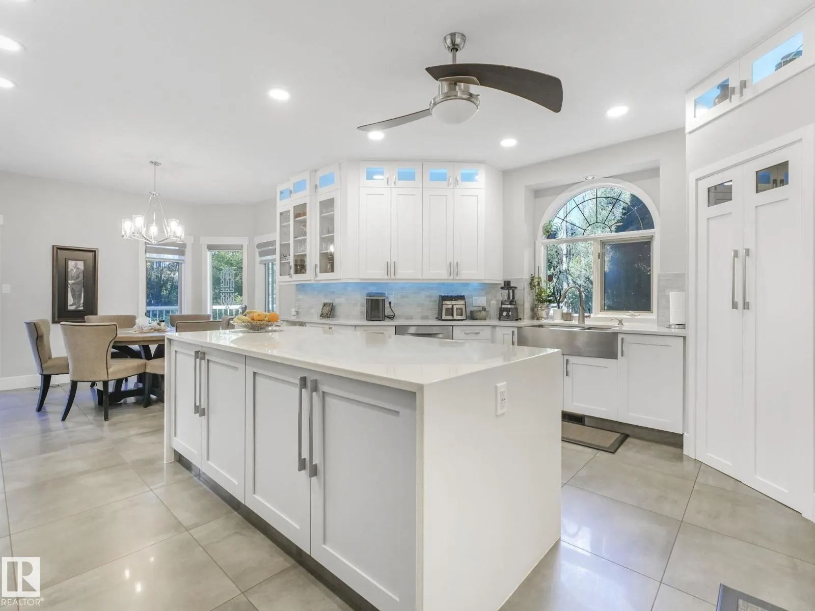 536 ESTATE DR