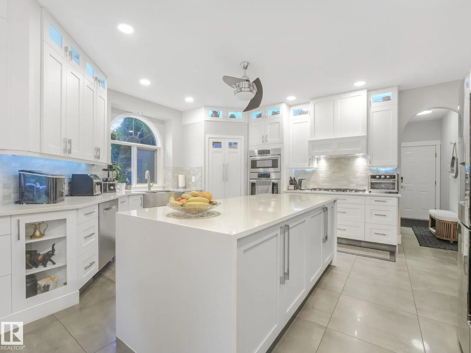 536 ESTATE DR