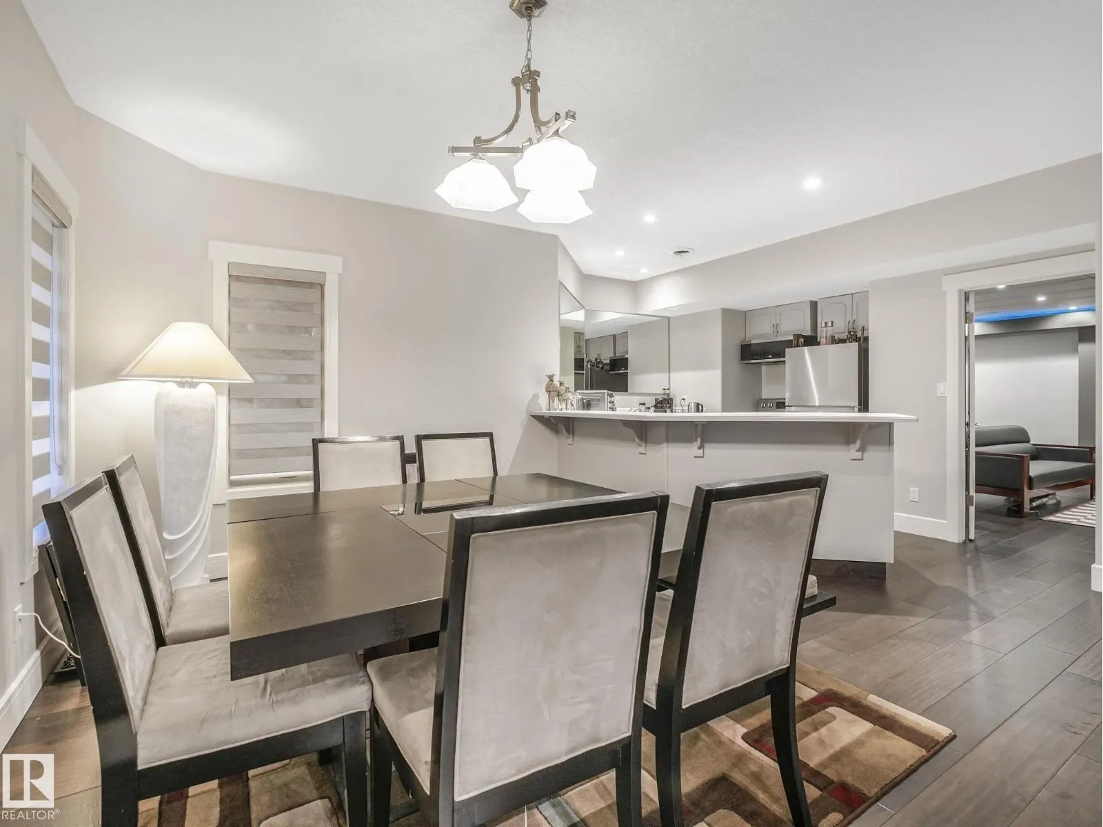 536 ESTATE DR