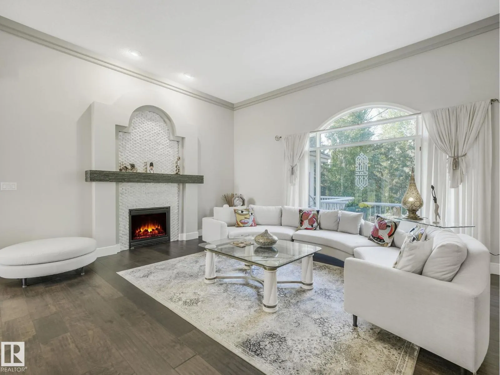 536 ESTATE DR