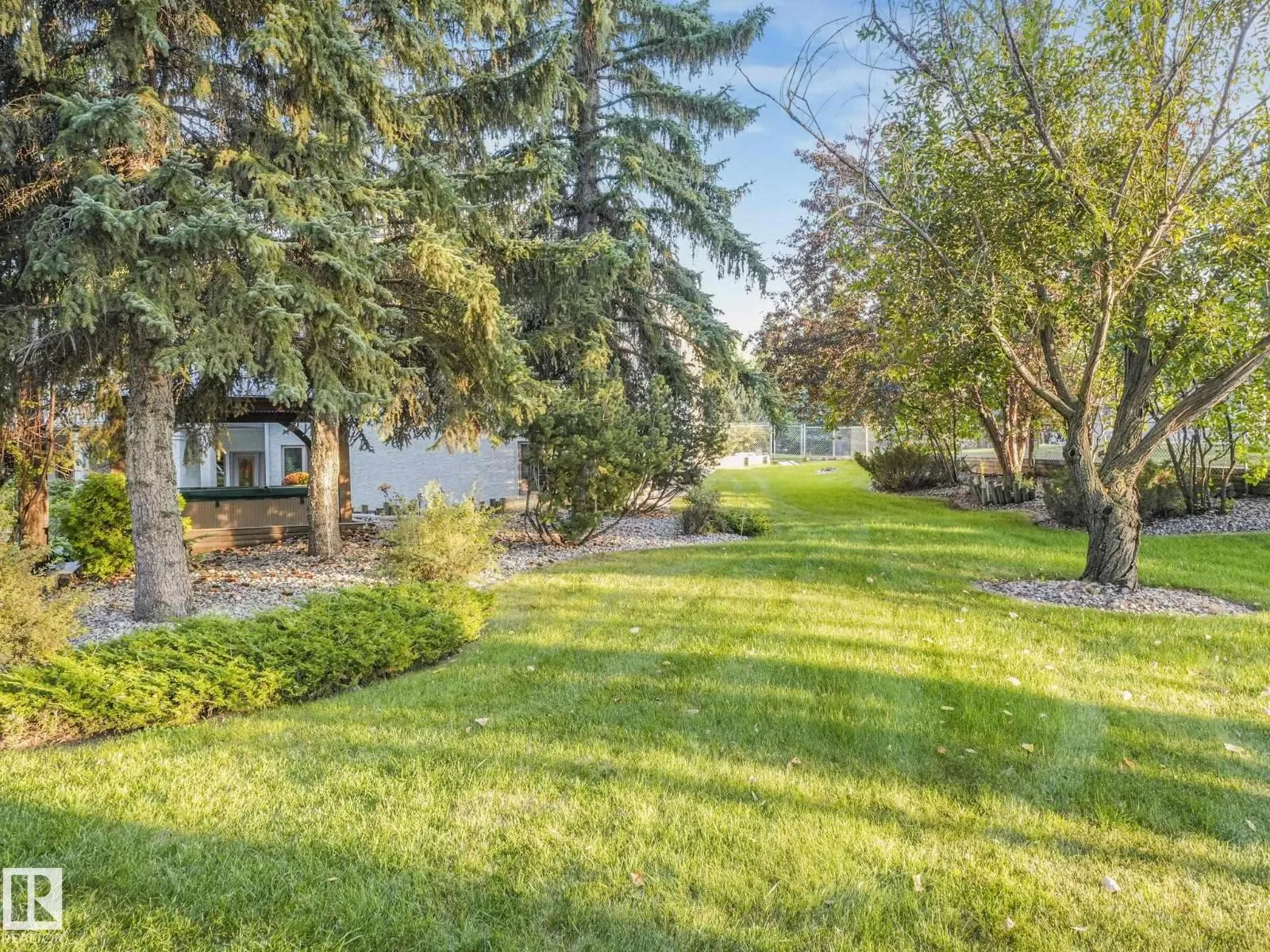 536 ESTATE DR