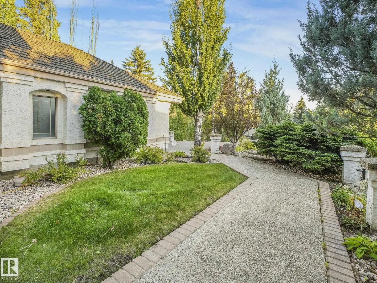 536 ESTATE DR