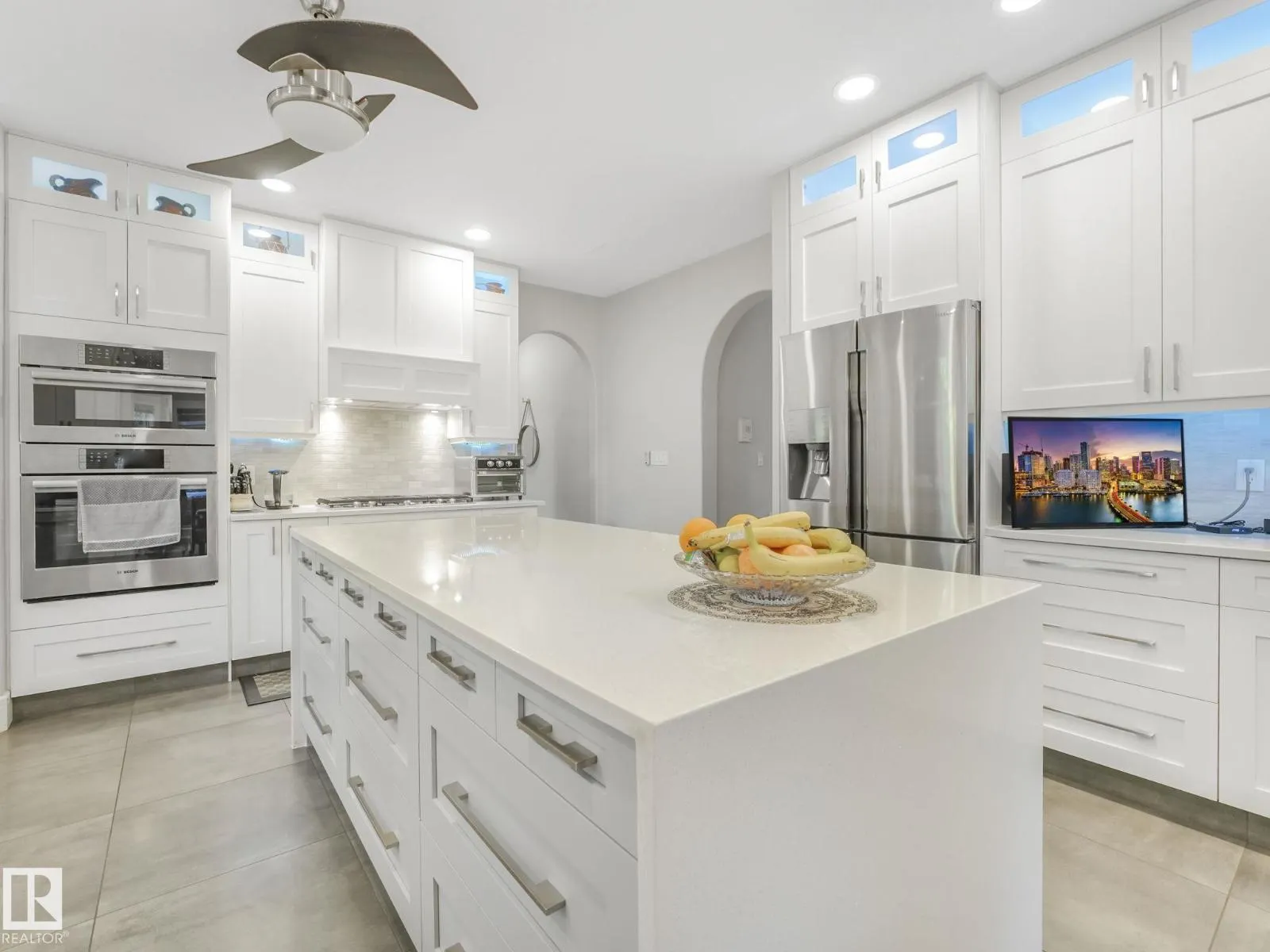 536 ESTATE DR