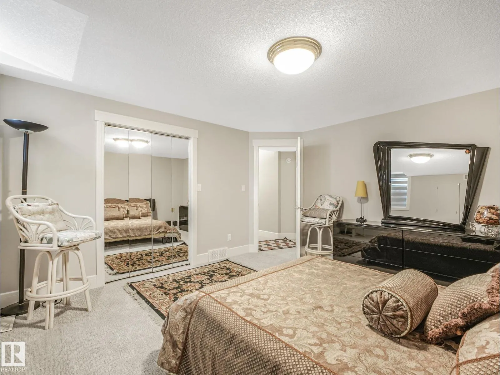 536 ESTATE DR