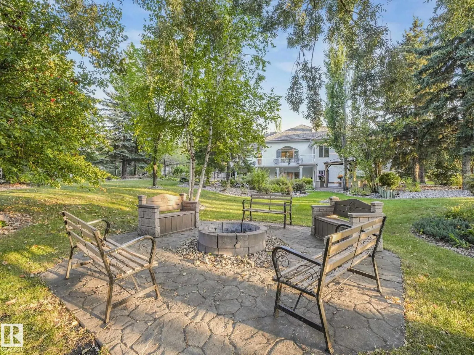 536 ESTATE DR