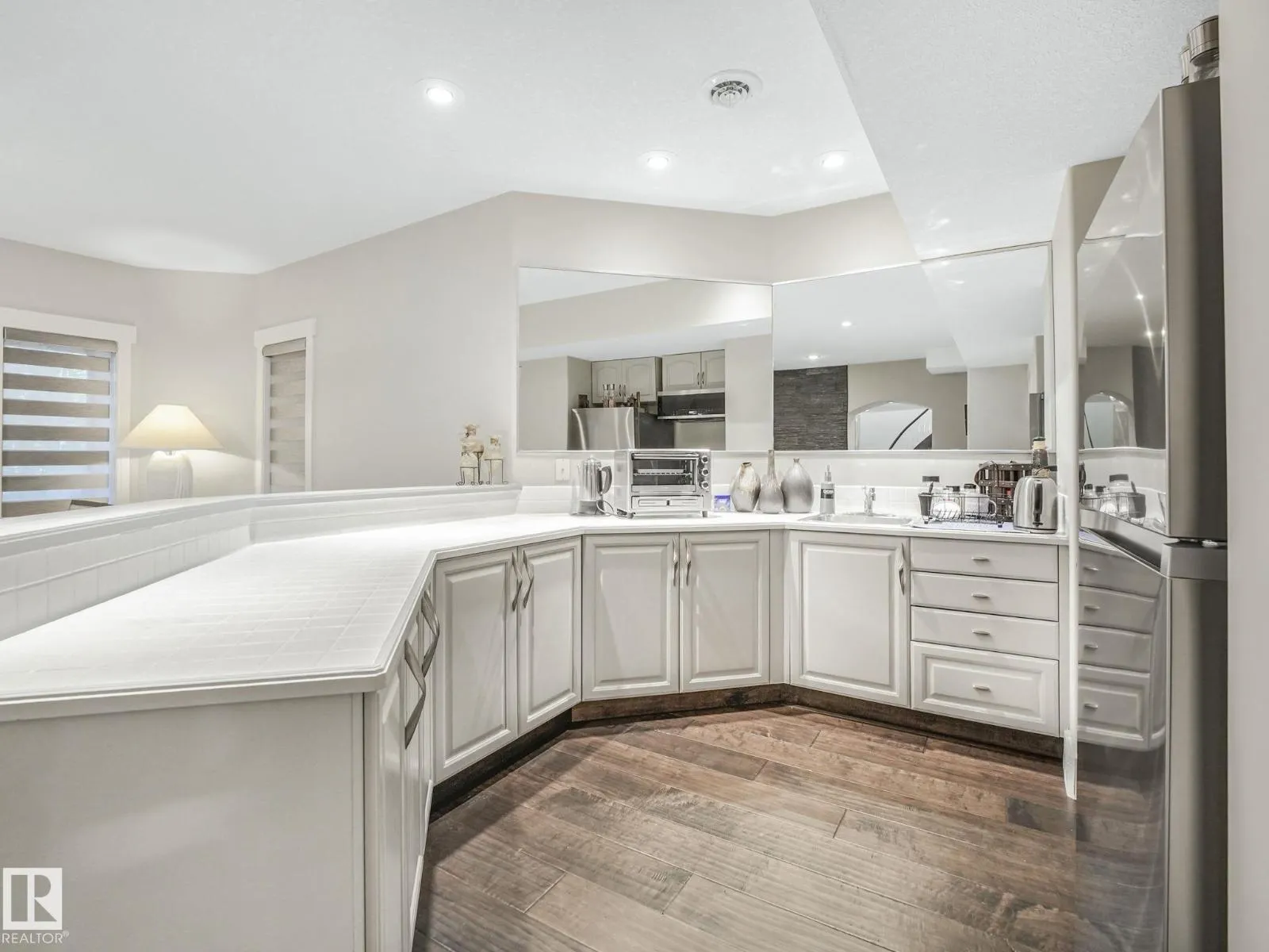 536 ESTATE DR