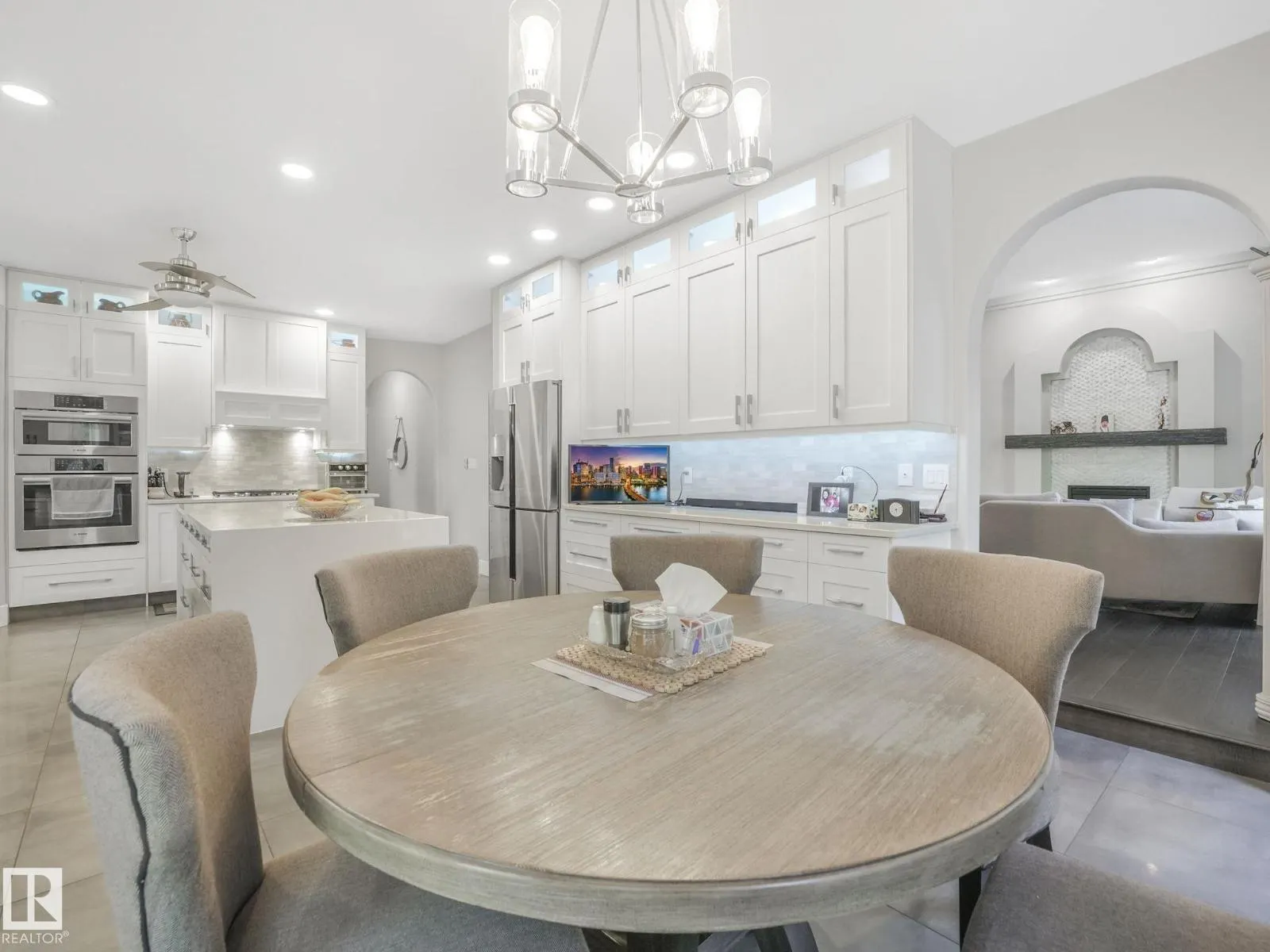536 ESTATE DR