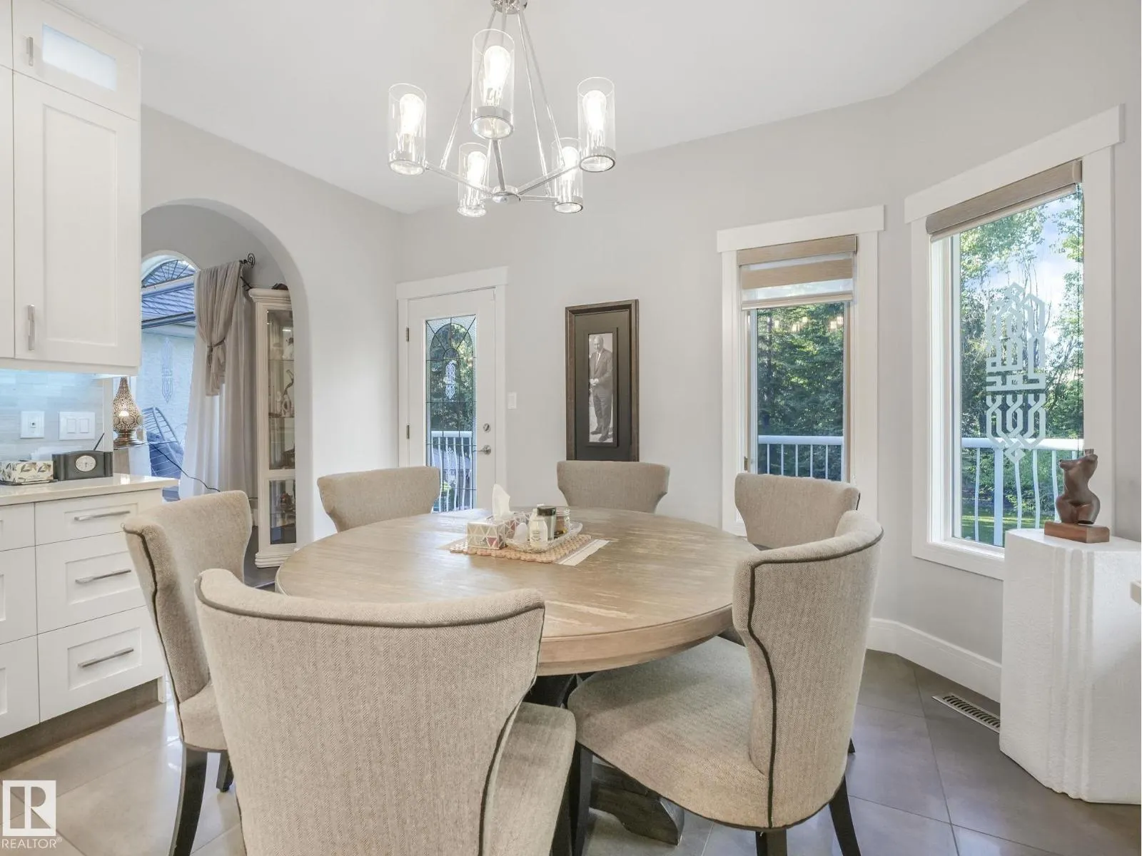 536 ESTATE DR