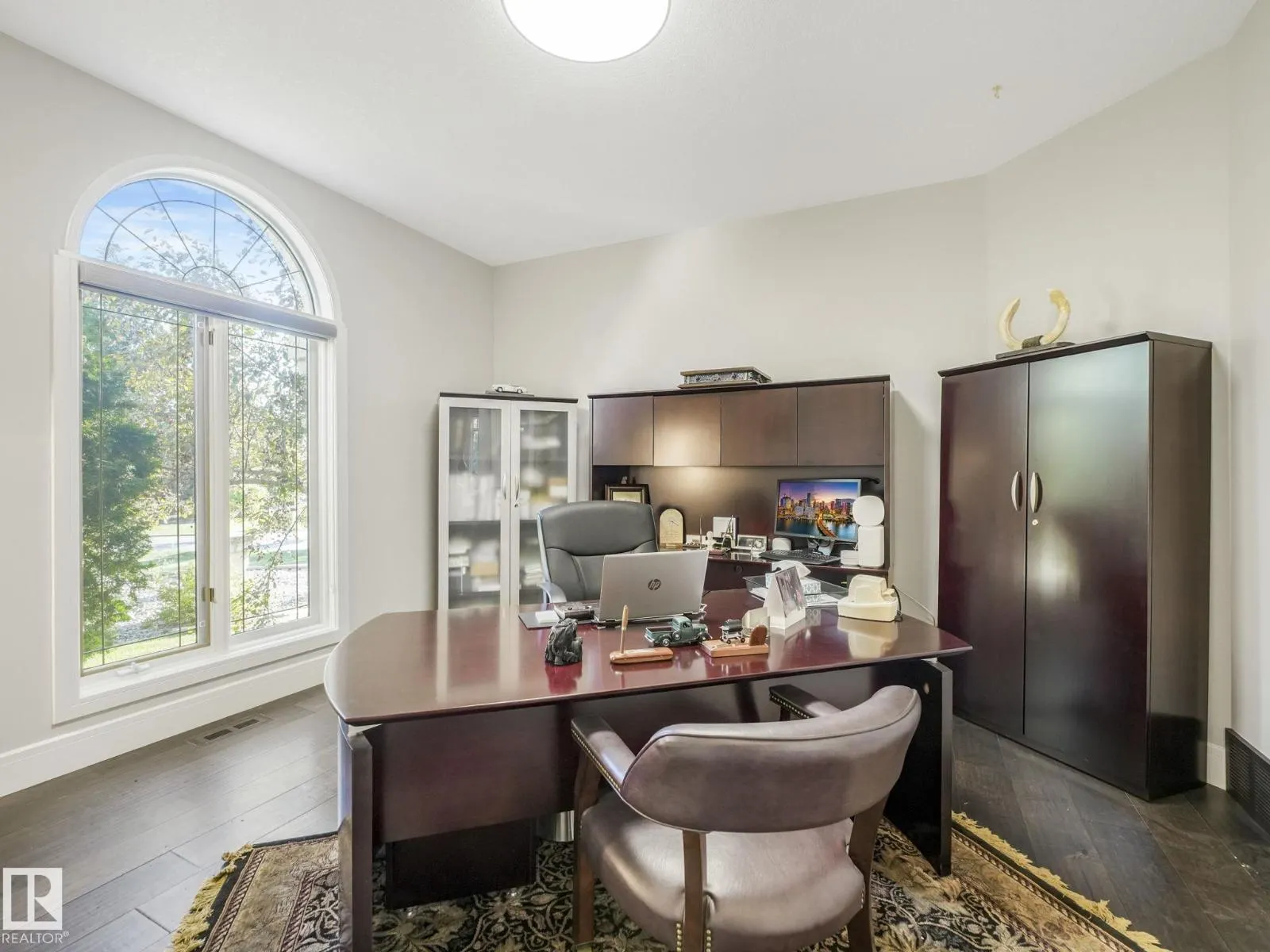 536 ESTATE DR