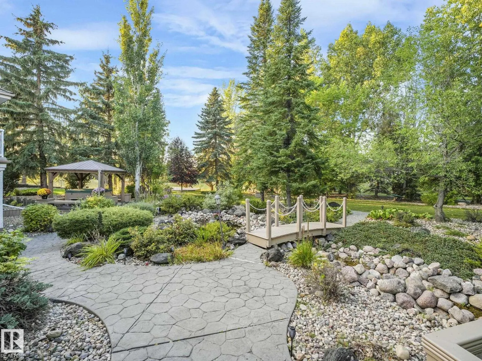 536 ESTATE DR