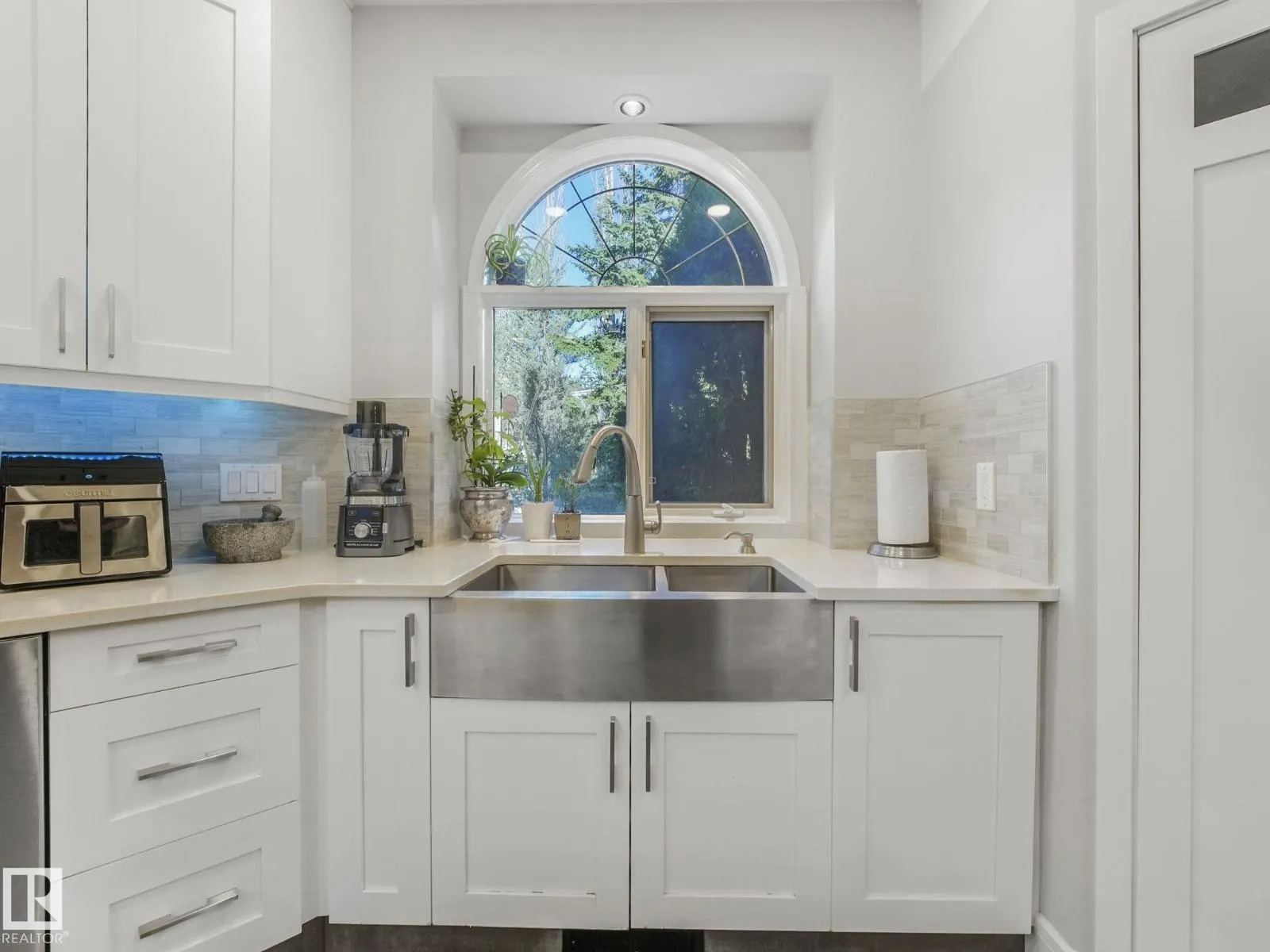 536 ESTATE DR