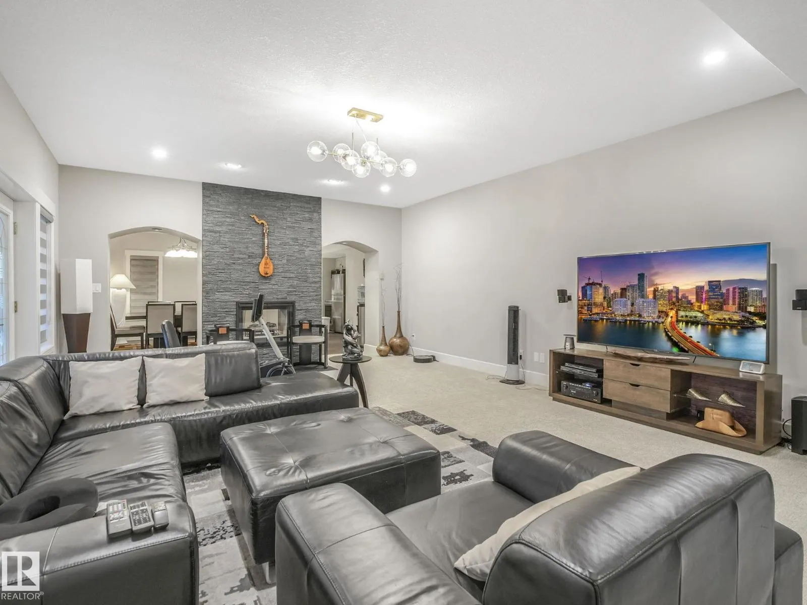 536 ESTATE DR