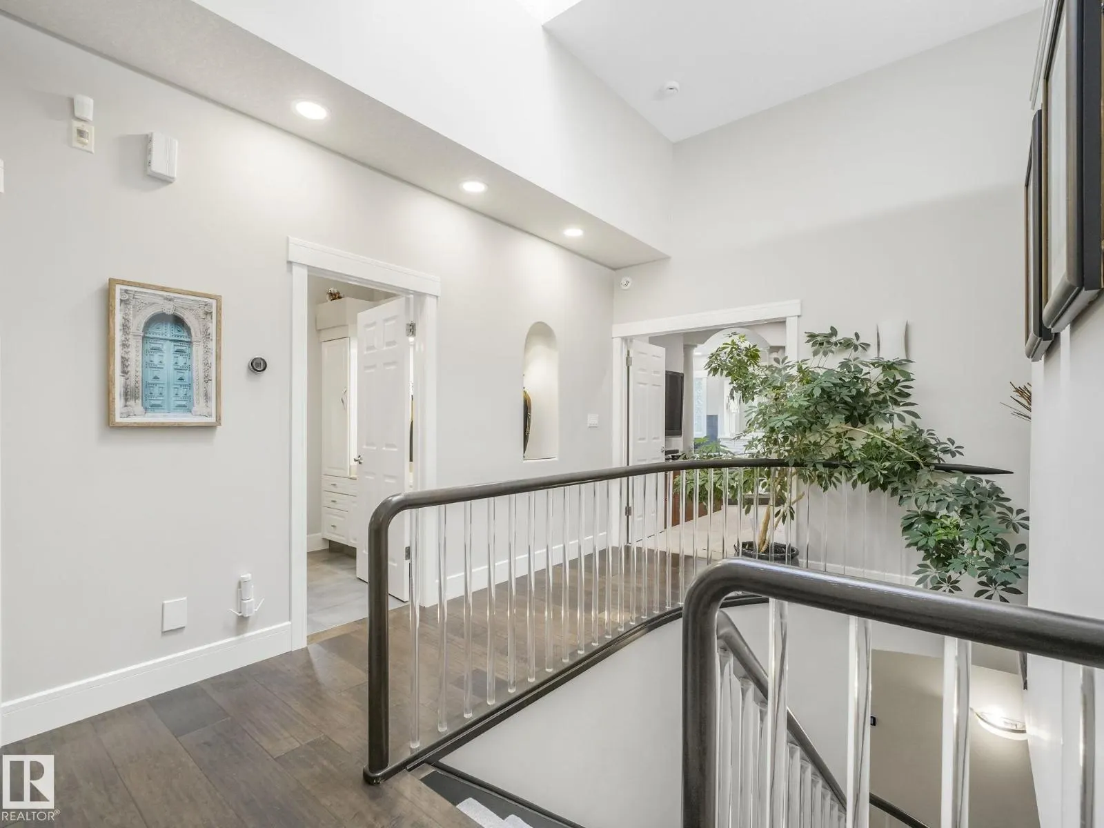 536 ESTATE DR