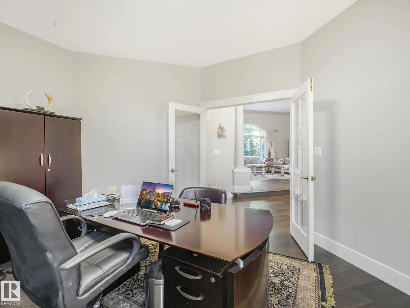 536 ESTATE DR