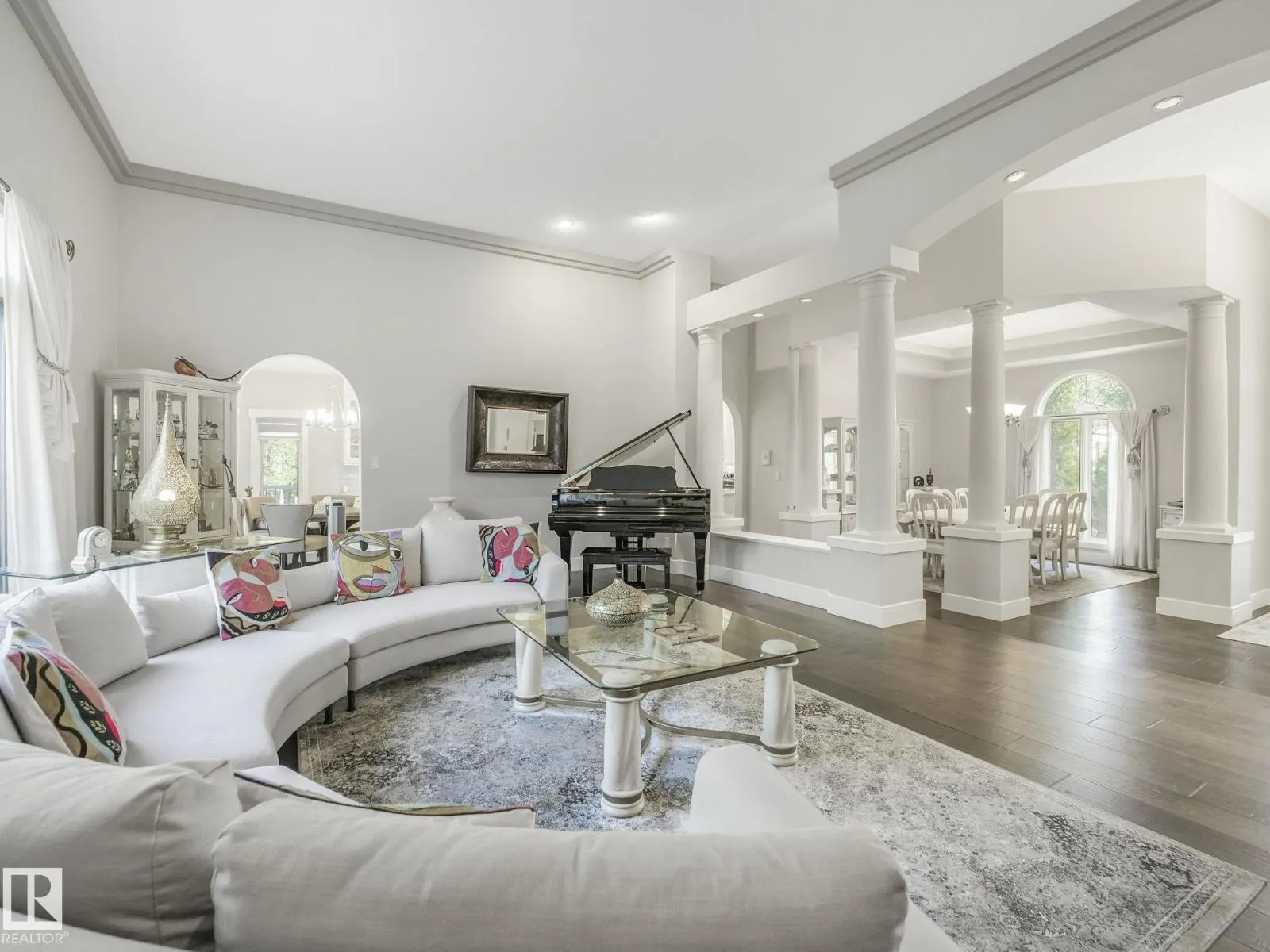 536 ESTATE DR