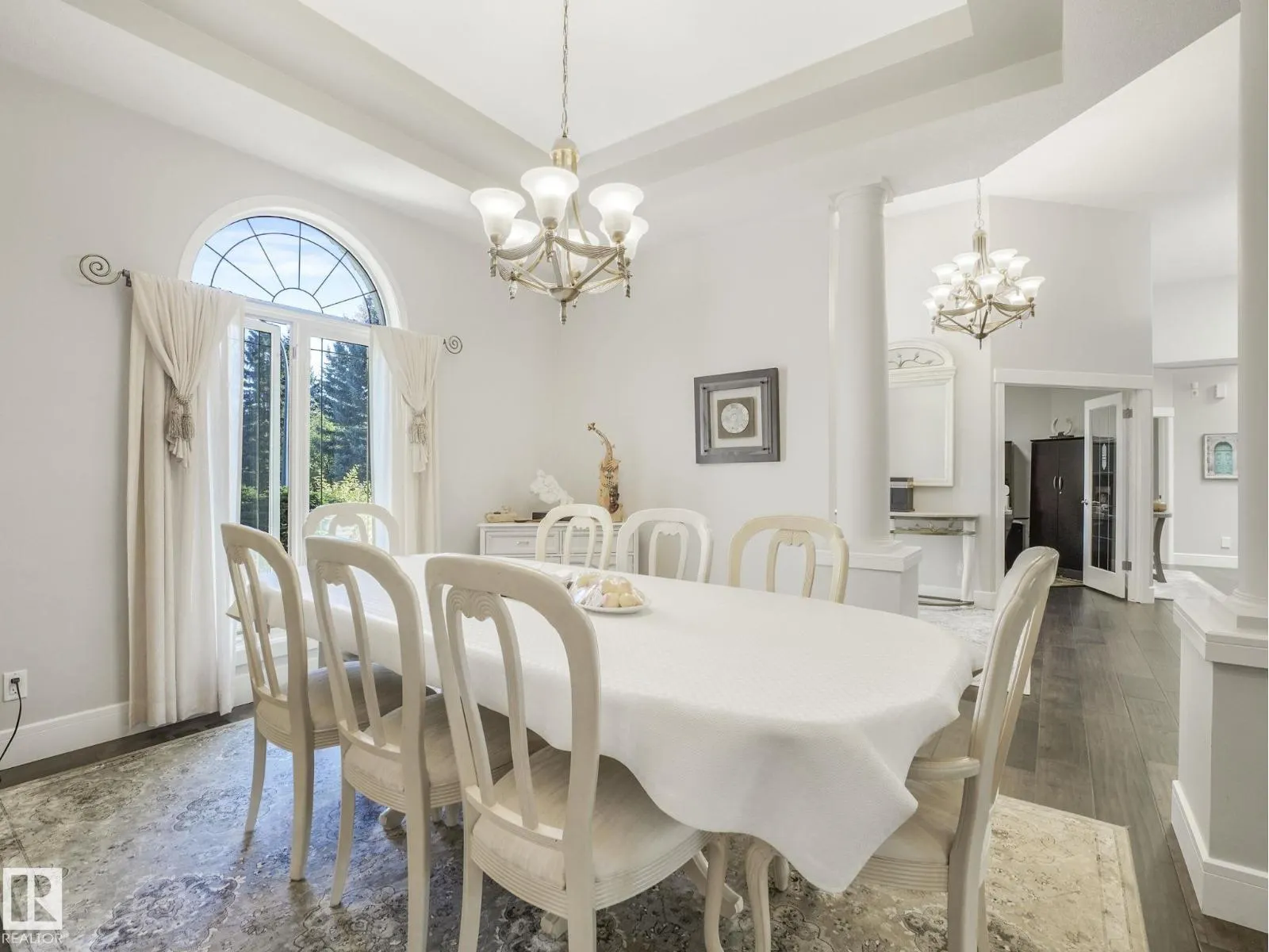 536 ESTATE DR