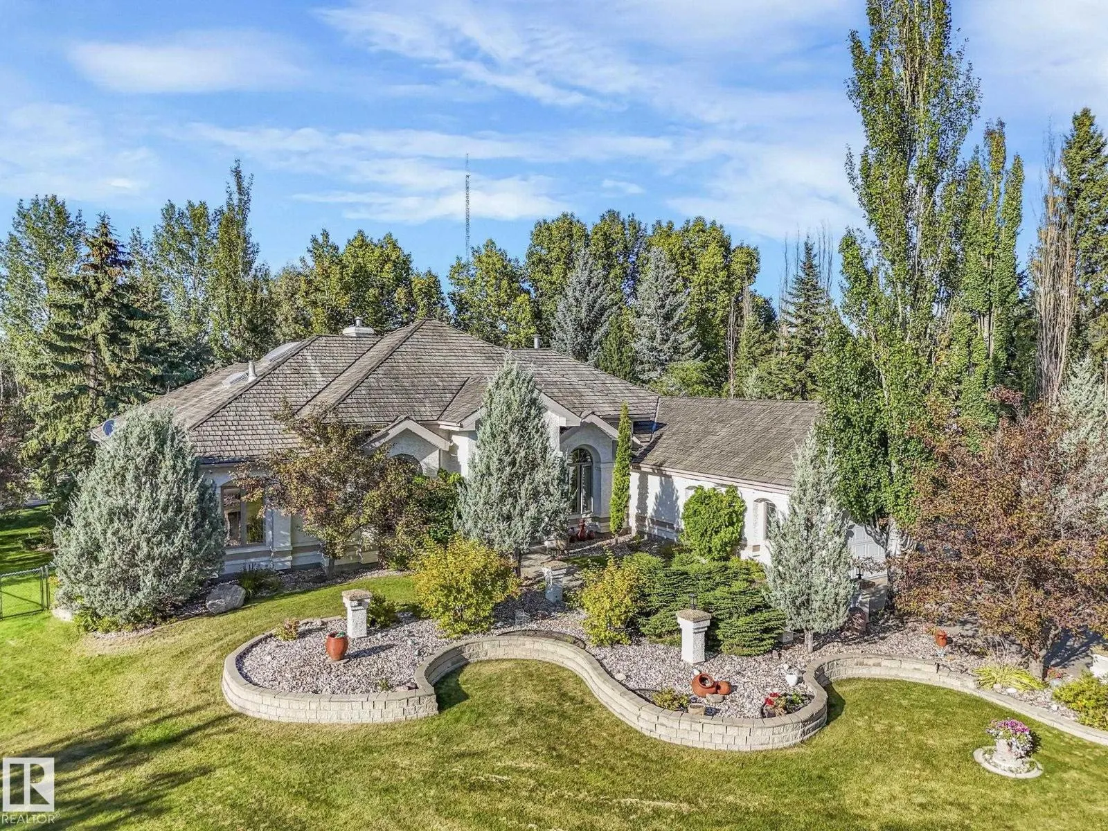 536 ESTATE DR